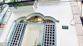 Nhà hẻm xe hơi, có thể làm vphòng cách sân bay 15p, gần chợ, gần Lotte