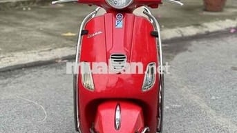 Xe vespa pagio 2013 màu  đỏ 3V mới len ken 90%