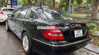 Mercedes E240 model 2005 vành mới