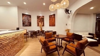 SANG KHÁCH SẠN VILLA 8 PHÒNG PHONG CÁCH CHÂU ÂU, CAFÉ SÂN VƯỜN Q.3