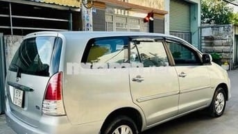 Toyota Innova 2011 G - 12800 km