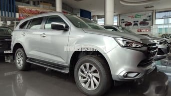ISUZU mu-X B7 Plus màu Bạc vin 2023