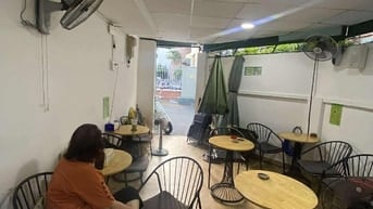 Cần sang nhượng quá cafe hẻm xe hơi ở Phú Nhuận