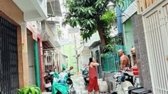  2,98tỷ trệt + lửng + lầu 3,4 x 6,8 hẻm rộng 3m , ba gác tới nhà SHR 