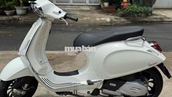 Vespa đk 2022 lên đầu gù zin 8000 km chính chủ