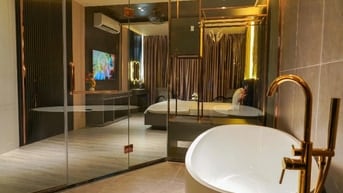 Bán khách sạn VIP. Hợp đồng thuê 180tr/th