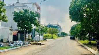 105m2 Đất mặt tiền đường xe hơi 16m - KDC Tên Lửa 2