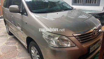 Toyota Innova 2013 2.0E - 110000 km