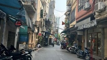 NGÕ Ô TÔ TRÁNH PHỐ HOÀNG CẦU - MẶT TIỀN RỘNG 5M