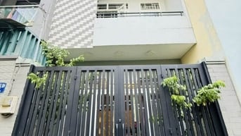 Chỉ 2 tỷ 680. Nhà 64m2 gần chợ Trần Hữu Trang, xây 3 tầng. Hẻm 6m, SHR