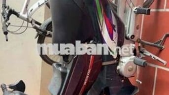 nha co chiec xe khong dung den can ban