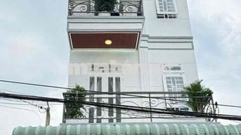 Nhà 1 trẹt 2 lầu . ngay Hà Huy Giáp vào 100m. dt 4x18m