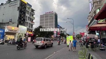 Nhà mặt tiền Nguyễn Văn Lượng có thang máy.