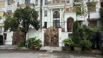 BÁN CĂN BTLK ĐƯỜNG 70 DT 122,8M MẶT TIỀN 8M VỊ TRÍ KIM CƯƠNG