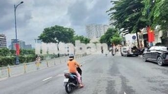 CHỈ 3.3 TỶ NHÀ 3 TẦNG SÁT MẶT TIỀN BẾN VÂN ĐỒN, QUẬN 4, KO LO GIẢI TỎA