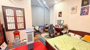 Bán nhà phố Nguyên Hồng, 5 tầng, phân lô có vỉa hè, ô tô tránh. 16 tỷ