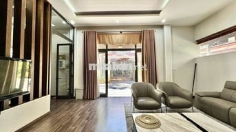 NHÀ 2 TẦNG 3 MẶT TIỀN HẢI CHÂU SIÊU ĐẸP MỚI