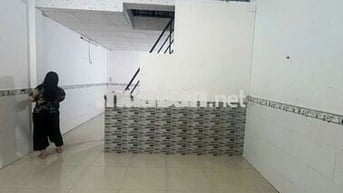 Cần cho thuê nhà P TTN .Q12 DT 4x11 gác lửng 1PN .1WS nhà sạch sē