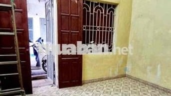 Cho thuê tập thể 918 Phúc Đồng , Long Biên 50m, giá 4.5 triệu, gác xep