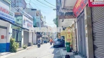 SIÊU NGON , GIÁP QUẬN 10 , HXH VÔ NHÀ ( 4.8 x 19 ) SỔ A4 , CHỈ 8.x Tỷ