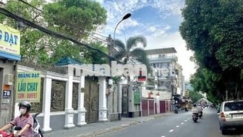 BÁN GẤP NHÀ CŨ MẶT TIỀN KINH DOANH CÁCH ĐH NGÂN HÀNG 300M_NGANG 4,2M