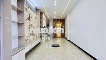 Chính chủ cần bán nhà 5t,45m tại phố Lê Lợi,Hà Đông ,thang máy chỉ 8t