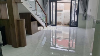 NHÀ XINH 4m x 14m – GẦN NGÃ 5 CHỢ ĐẦU MỐI HÓC MÔN