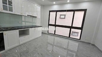 7.2 Tỷ nhà Cổ Nhuế 30m , 6 tầng , 20m ra ngõ oto