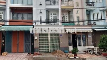 Nhà cách siêu thị eon vài trăm mét 5 x 20 có 3 lầu 5pn 5wc sân thượng
