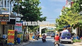 Ngay cổng chào kdc Phú Hồng Thịnh 8 kdbb cực tốt bán căn nhà phố đẹp