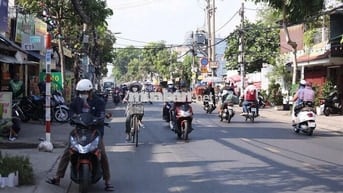 QUẬN 8! BÁN GẤP CHỈ 5.2TỶ Ở PHẠM THẾ HIỂN_ HẺM XE HƠI, FULL NỘI THẤT