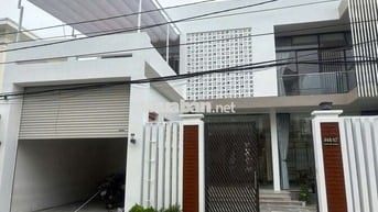 Chủ cần tiền bán gấp trung tâm Quảng Ngãi, SHR, dt 314m2