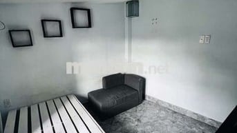 Nhà nguyên căn 2 lầu hẻm 1/ đường số 5 p17 gò vấp 2phòng 1wc giá 4tr