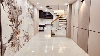 NHÀ ĐẸP Q4- SÁT MT- 30m2 - 2 LẦU ĐÚC - KO QH- GIÁ 4 TỶ NHỈNH