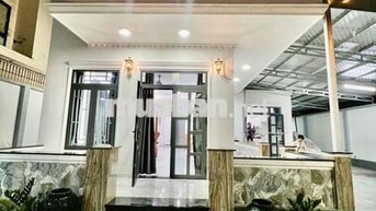 Nhà Biệt Thự Ngay Cầu An Lộc DT 20x20 1Trệt 1Lầu 4Pn 4Wc Sân Rộng Lắm