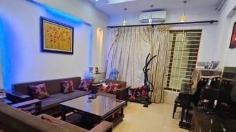 Trung kính phân lô, gần mặt phố, ô tô thông, sổ vuông đét A4 Plus, 