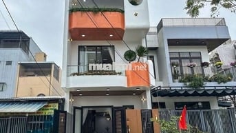 Cần bán gấp căn nhà Nguyễn Hữu Trí
