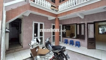 Cho thuê nhà Hạ Hồi, 110m2 x 3 tầng +30m2 sân để xe, giá 50 triệu