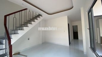 Bán nhà mới 2 tầng giá rẻ 2 mặt tiền đường lớn 8m gần ngay chợ