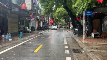 Bán nhà phố 8/3 ngõ thông kinh doanh, Dt 38m2, 5t, mt 4.1m, đẹp ở ngay