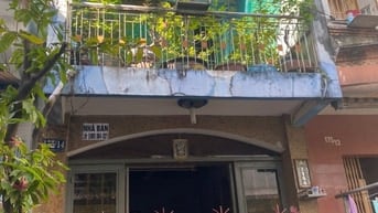 CẦN TIỀN BÁN GẤP NHÀ 175/14 LÊ HỒNG PHONG P3, Q5