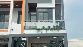 Nhà mới xây ở ngã tư Xoài Đôi, DT 100m2 , có sân để ô tô, giá 1ty240