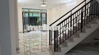 Nhà gần mặt tiền sầm uất, chủ kẹt tiền bán gấ
