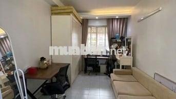 Nhà tập thể 60m2, 2 phòng ngủ, gần bến xe nước ngầm