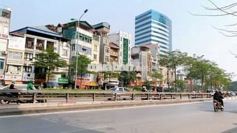 BÁN TOÀ KÍNH MẶT PHỐ NGUYỄN VĂN CỪ-HỒNG TIẾN 200m2 6Thang máy vỉa hè7M