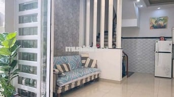Cho thuê nhà riêng tại Huỳnh Văn Bánh, 18 triệu, 30m2, 4PN, 4WC