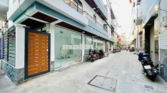 NGANG 18M CĂN GÓC 3 MẶT HẺM Ô TÔ TRÁNH 3 TẦNG 4 PN MASTER 2 MBKD
