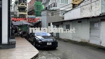 Mặt bằng kề ngã tư kinh doanh hay làm văn phòng công ty