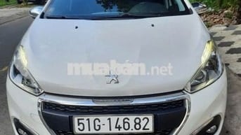 Peugeot 208 2015 1.6L AT - 80000 km