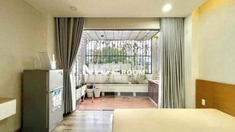 Cho Thuê Căn Hộ Cao Cấp 2 Phòng Ngủ Gần Trường Đại Học Tiện Qua Q1